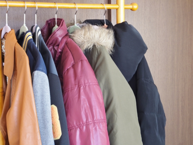 衣替えにオススメ 冬物衣類のコート等の正しい 仕舞い方 収納上手 クリーニング オレンジ 宅配サービス